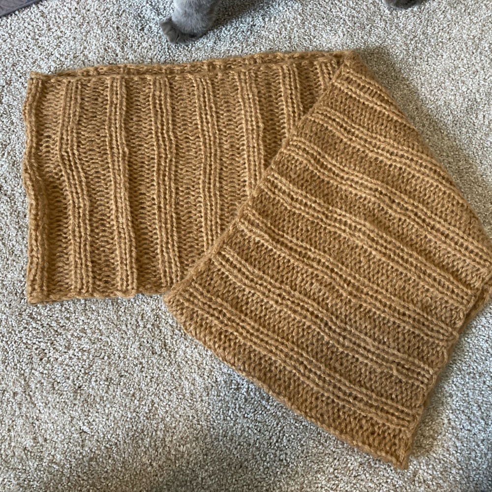 Women’s brown Cotton On knit infinity scarf OS